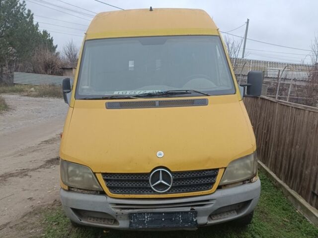 Желтый Мерседес Sprinter, объемом двигателя 2.2 л и пробегом 460 тыс. км за 5300 $, фото 1 на Automoto.ua