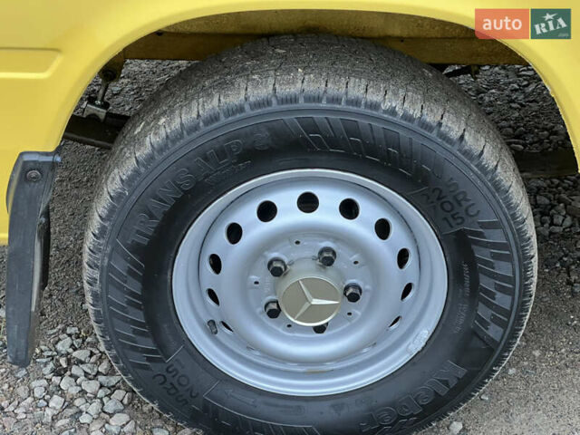 Желтый Мерседес Sprinter, объемом двигателя 2.7 л и пробегом 370 тыс. км за 10700 $, фото 47 на Automoto.ua