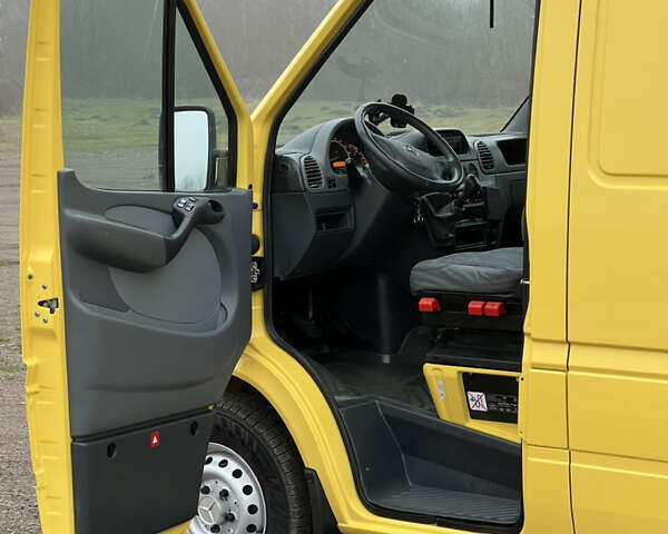 Желтый Мерседес Sprinter, объемом двигателя 2.7 л и пробегом 370 тыс. км за 10700 $, фото 22 на Automoto.ua