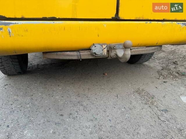 Желтый Мерседес Sprinter, объемом двигателя 2.1 л и пробегом 573 тыс. км за 5700 $, фото 3 на Automoto.ua