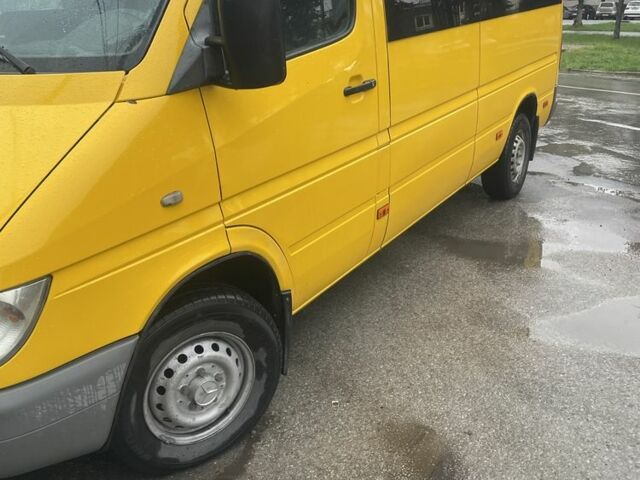 Жовтий Мерседес Sprinter, об'ємом двигуна 2.1 л та пробігом 450 тис. км за 7100 $, фото 6 на Automoto.ua