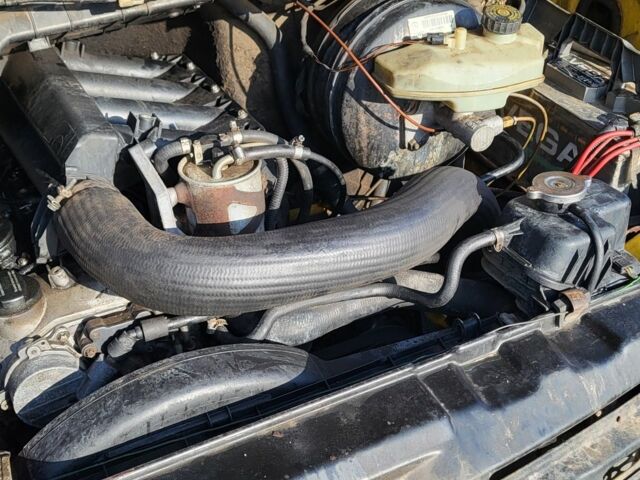 Желтый Мерседес Sprinter, объемом двигателя 2.2 л и пробегом 400 тыс. км за 3900 $, фото 9 на Automoto.ua