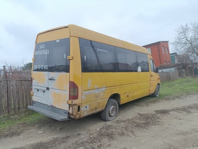 Желтый Мерседес Sprinter, объемом двигателя 2.2 л и пробегом 460 тыс. км за 5300 $, фото 3 на Automoto.ua