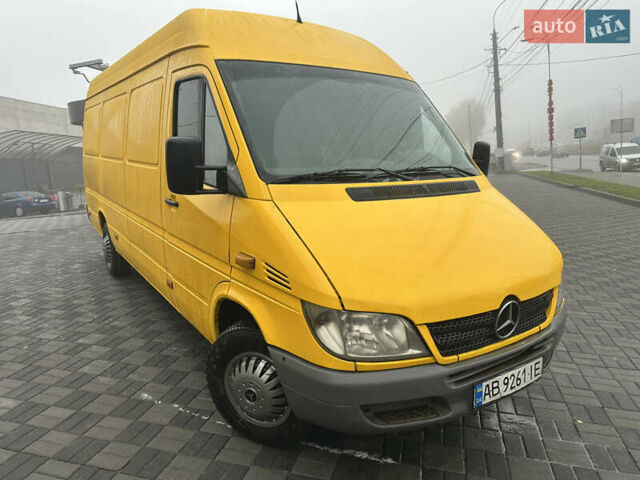 Желтый Мерседес Sprinter, объемом двигателя 2.15 л и пробегом 555 тыс. км за 8000 $, фото 1 на Automoto.ua