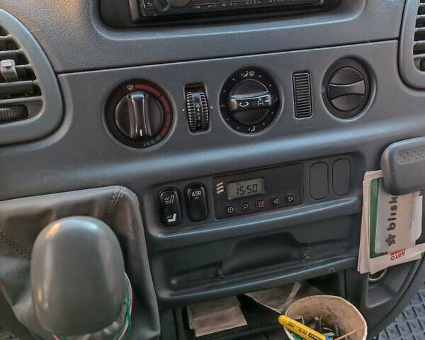 Желтый Мерседес Sprinter, объемом двигателя 0 л и пробегом 511 тыс. км за 11000 $, фото 7 на Automoto.ua
