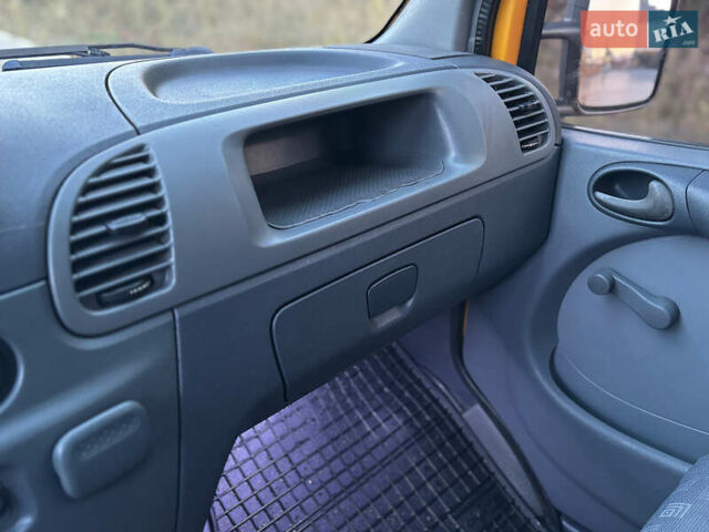Мерседес Sprinter 2006 у Рівному на Automoto.ua Жовтий Мерседес Sprinter, об'ємом двигуна 2.2 л та пробігом 377 тис. км за 11450 $, фото 31 на Automoto.ua