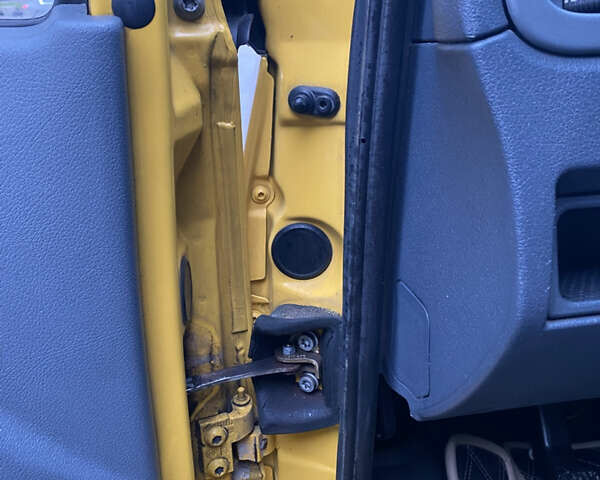 Жовтий Мерседес Sprinter, об'ємом двигуна 2.1 л та пробігом 380 тис. км за 8950 $, фото 49 на Automoto.ua