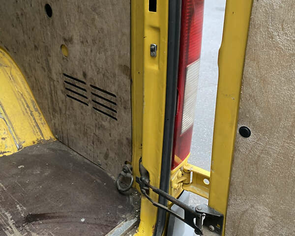Жовтий Мерседес Sprinter, об'ємом двигуна 2.1 л та пробігом 380 тис. км за 8950 $, фото 31 на Automoto.ua
