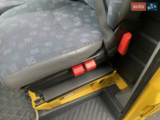 Жовтий Мерседес Sprinter, об'ємом двигуна 2.1 л та пробігом 380 тис. км за 8950 $, фото 44 на Automoto.ua