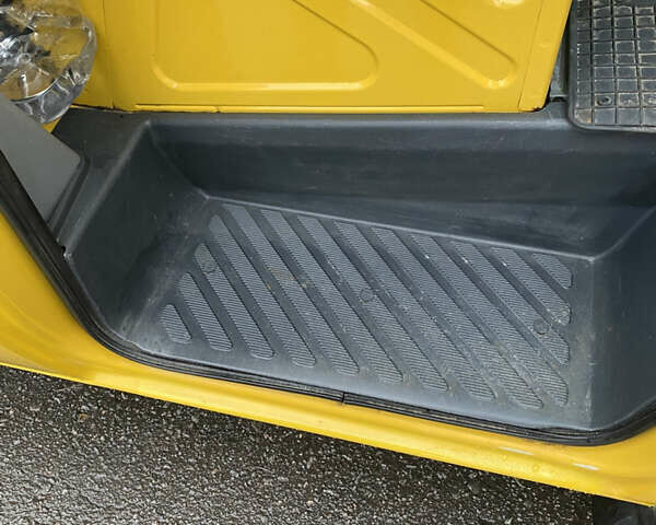 Жовтий Мерседес Sprinter, об'ємом двигуна 2.1 л та пробігом 380 тис. км за 8950 $, фото 47 на Automoto.ua