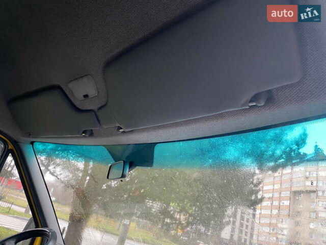 Жовтий Мерседес Sprinter, об'ємом двигуна 2.1 л та пробігом 380 тис. км за 8950 $, фото 78 на Automoto.ua