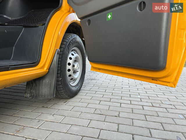 Мерседес Sprinter 2006 у Рівному на Automoto.ua Жовтий Мерседес Sprinter, об'ємом двигуна 2.2 л та пробігом 377 тис. км за 11450 $, фото 23 на Automoto.ua