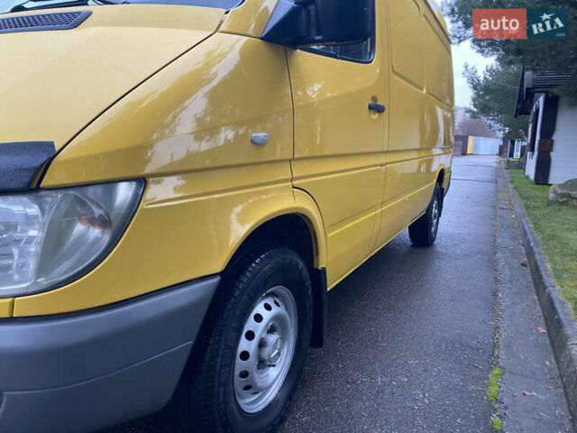 Жовтий Мерседес Sprinter, об'ємом двигуна 2.1 л та пробігом 380 тис. км за 8950 $, фото 39 на Automoto.ua