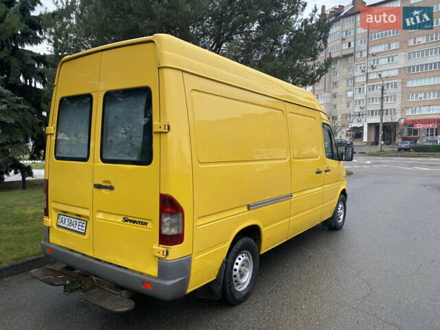 Жовтий Мерседес Sprinter, об'ємом двигуна 2.1 л та пробігом 380 тис. км за 8950 $, фото 16 на Automoto.ua