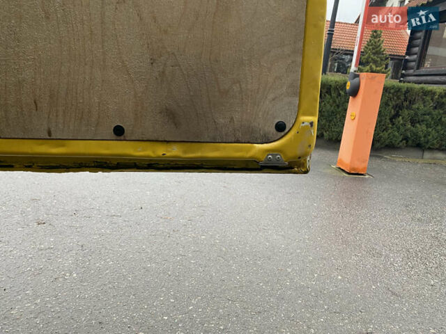 Жовтий Мерседес Sprinter, об'ємом двигуна 2.1 л та пробігом 380 тис. км за 8950 $, фото 27 на Automoto.ua