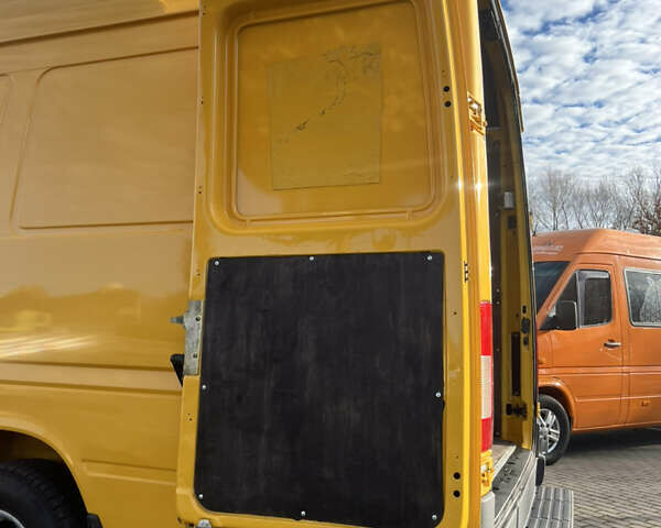 Желтый Мерседес Sprinter, объемом двигателя 0 л и пробегом 350 тыс. км за 12000 $, фото 12 на Automoto.ua