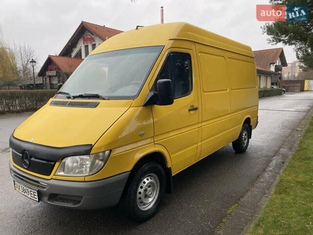 Жовтий Мерседес Sprinter, об'ємом двигуна 2.1 л та пробігом 380 тис. км за 8950 $, фото 10 на Automoto.ua