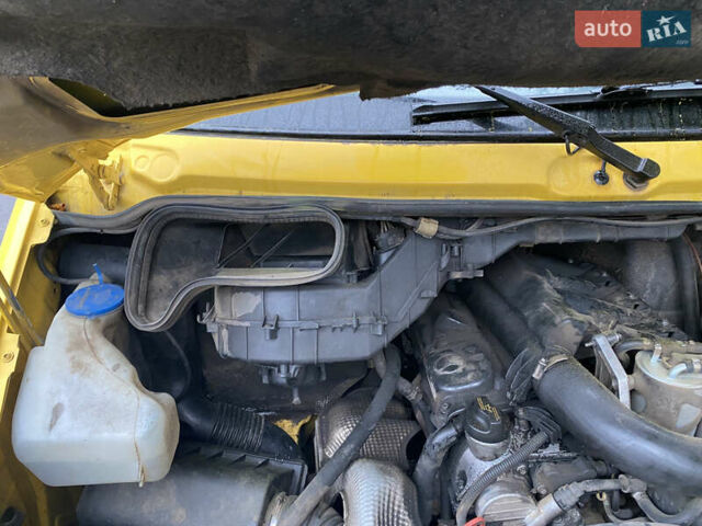 Жовтий Мерседес Sprinter, об'ємом двигуна 2.1 л та пробігом 380 тис. км за 8950 $, фото 20 на Automoto.ua