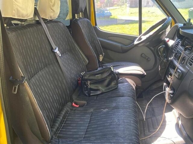 Желтый Мерседес Sprinter, объемом двигателя 2.15 л и пробегом 330 тыс. км за 10500 $, фото 1 на Automoto.ua