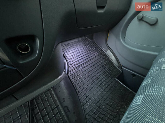 Мерседес Sprinter 2006 у Рівному на Automoto.ua Жовтий Мерседес Sprinter, об'ємом двигуна 2.2 л та пробігом 377 тис. км за 11450 $, фото 32 на Automoto.ua