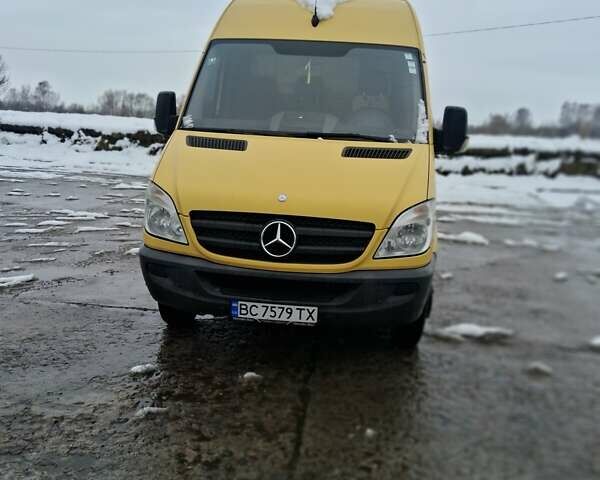 Желтый Мерседес Sprinter, объемом двигателя 3 л и пробегом 340 тыс. км за 24500 $, фото 3 на Automoto.ua