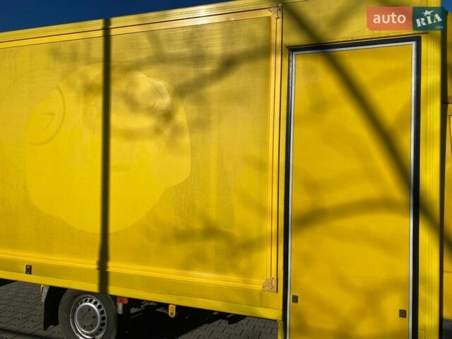 Желтый Мерседес Sprinter, объемом двигателя 2.1 л и пробегом 379 тыс. км за 13800 $, фото 4 на Automoto.ua