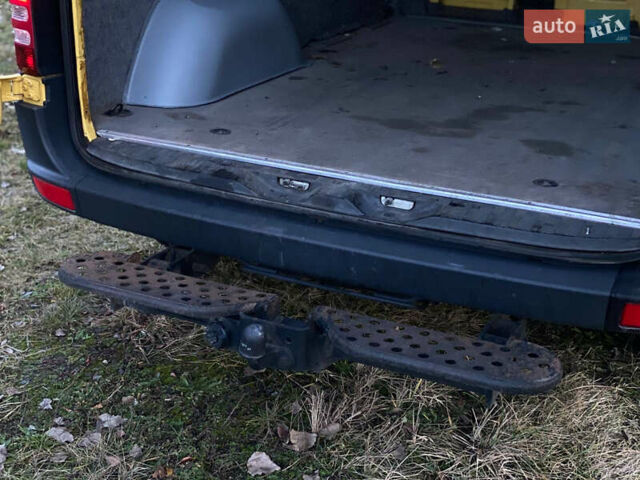 Желтый Мерседес Sprinter, объемом двигателя 2.14 л и пробегом 325 тыс. км за 8700 $, фото 7 на Automoto.ua