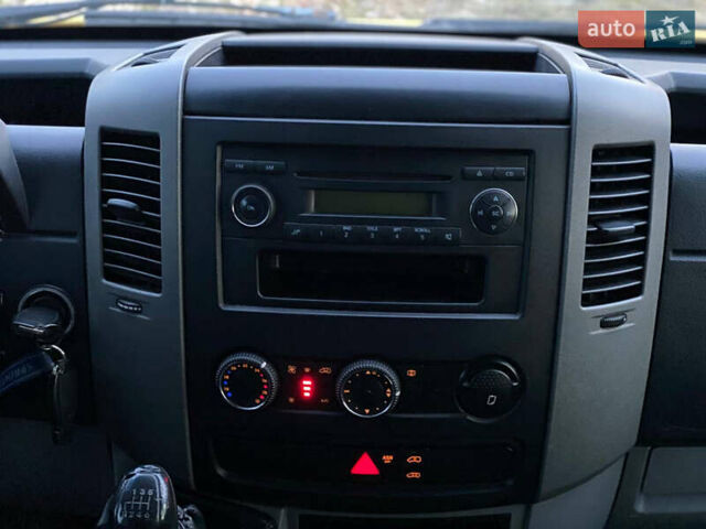 Желтый Мерседес Sprinter, объемом двигателя 2.14 л и пробегом 325 тыс. км за 8700 $, фото 10 на Automoto.ua