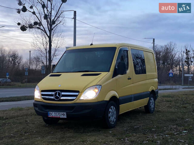 Желтый Мерседес Sprinter, объемом двигателя 2.14 л и пробегом 325 тыс. км за 8700 $, фото 2 на Automoto.ua