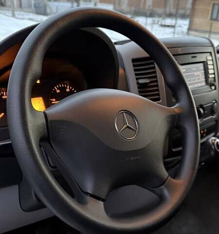 Желтый Мерседес Sprinter, объемом двигателя 2.2 л и пробегом 138 тыс. км за 25000 $, фото 29 на Automoto.ua