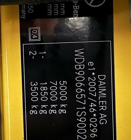 Желтый Мерседес Sprinter, объемом двигателя 2.2 л и пробегом 138 тыс. км за 25000 $, фото 24 на Automoto.ua