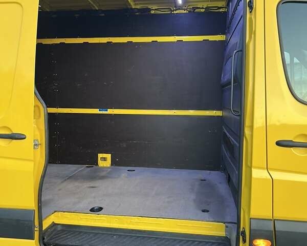 Жовтий Мерседес Sprinter, об'ємом двигуна 2.2 л та пробігом 138 тис. км за 25000 $, фото 1 на Automoto.ua