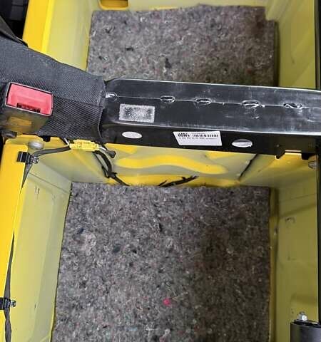 Жовтий Мерседес Sprinter, об'ємом двигуна 2.2 л та пробігом 138 тис. км за 25000 $, фото 24 на Automoto.ua