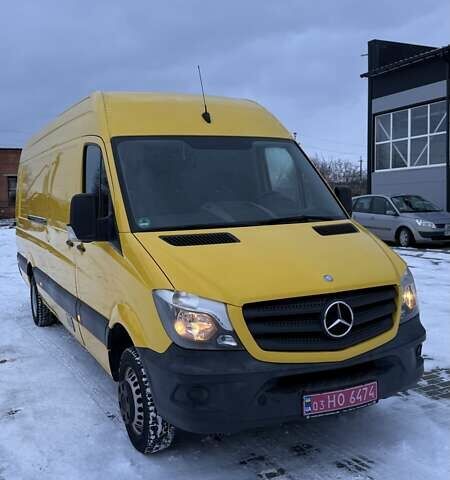 Желтый Мерседес Sprinter, объемом двигателя 2.2 л и пробегом 138 тыс. км за 25000 $, фото 1 на Automoto.ua