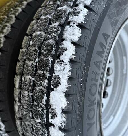 Желтый Мерседес Sprinter, объемом двигателя 2.2 л и пробегом 138 тыс. км за 25000 $, фото 9 на Automoto.ua