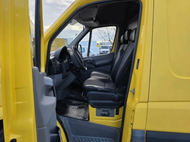 Желтый Мерседес Sprinter, объемом двигателя 2.2 л и пробегом 50 тыс. км за 5300 $, фото 6 на Automoto.ua