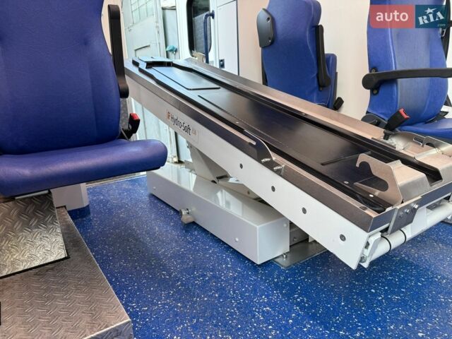 Желтый Мерседес Sprinter, объемом двигателя 2.5 л и пробегом 440 тыс. км за 24800 $, фото 6 на Automoto.ua