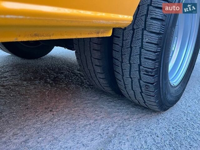 Желтый Мерседес Sprinter, объемом двигателя 2.2 л и пробегом 253 тыс. км за 26799 $, фото 15 на Automoto.ua