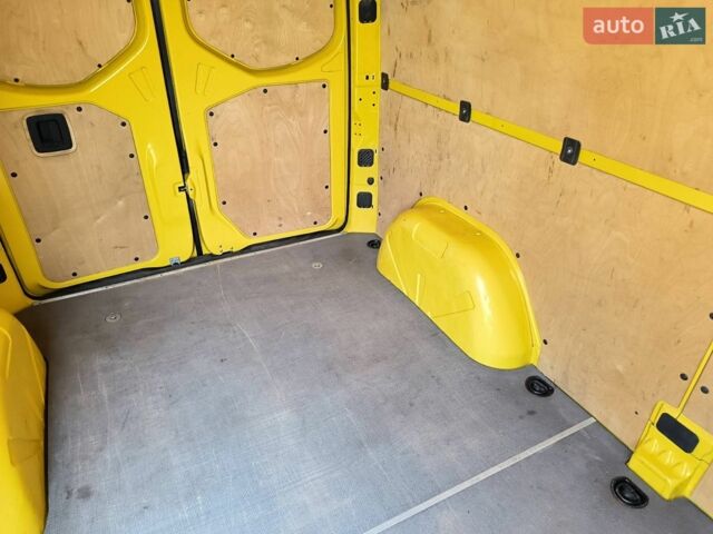 Желтый Мерседес Sprinter, объемом двигателя 2.14 л и пробегом 350 тыс. км за 19800 $, фото 5 на Automoto.ua
