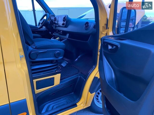 Жовтий Мерседес Sprinter, об'ємом двигуна 2.14 л та пробігом 380 тис. км за 22900 $, фото 25 на Automoto.ua
