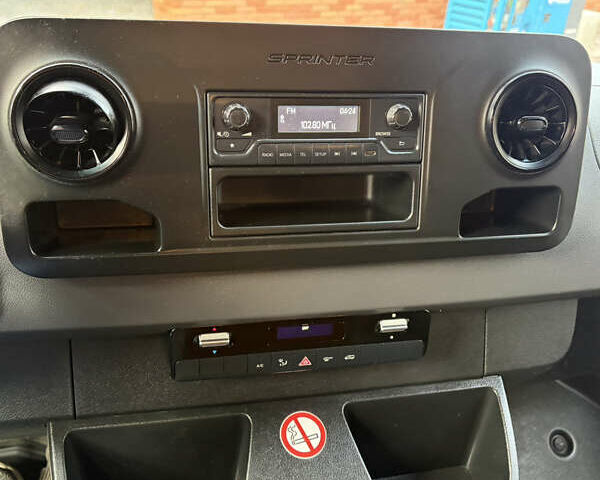 Жовтий Мерседес Sprinter, об'ємом двигуна 0 л та пробігом 63 тис. км за 18997 $, фото 14 на Automoto.ua