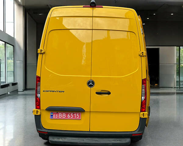 Жовтий Мерседес Sprinter, об'ємом двигуна 0 л та пробігом 63 тис. км за 18997 $, фото 5 на Automoto.ua