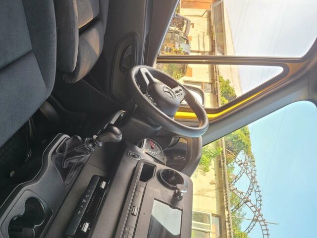 Желтый Мерседес Sprinter, объемом двигателя 2.14 л и пробегом 226 тыс. км за 19800 $, фото 3 на Automoto.ua
