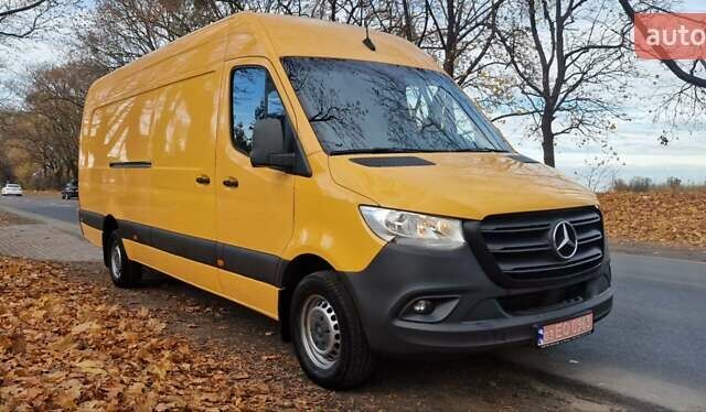 Желтый Мерседес Sprinter, объемом двигателя 3 л и пробегом 330 тыс. км за 38500 $, фото 17 на Automoto.ua