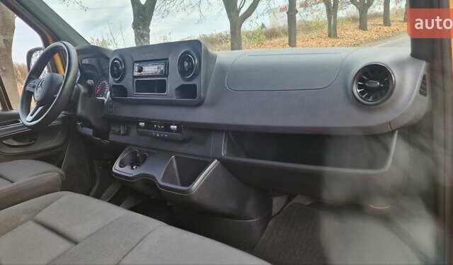 Желтый Мерседес Sprinter, объемом двигателя 3 л и пробегом 330 тыс. км за 38500 $, фото 31 на Automoto.ua