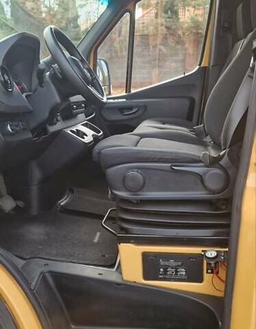 Желтый Мерседес Sprinter, объемом двигателя 3 л и пробегом 330 тыс. км за 38500 $, фото 24 на Automoto.ua