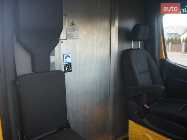 Желтый Мерседес Sprinter, объемом двигателя 0 л и пробегом 72 тыс. км за 18000 $, фото 35 на Automoto.ua