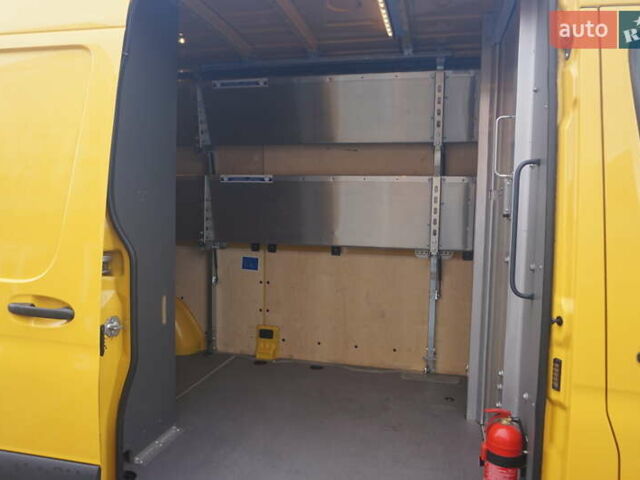 Желтый Мерседес Sprinter, объемом двигателя 0 л и пробегом 72 тыс. км за 18000 $, фото 36 на Automoto.ua