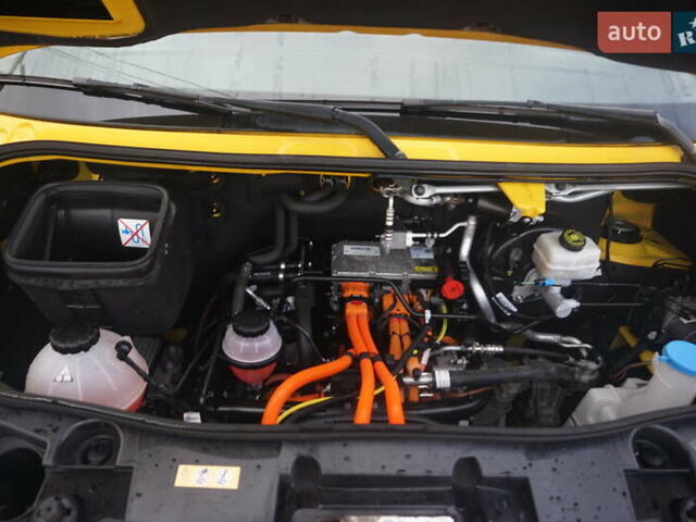 Желтый Мерседес Sprinter, объемом двигателя 0 л и пробегом 72 тыс. км за 18000 $, фото 42 на Automoto.ua