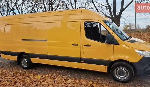Желтый Мерседес Sprinter, объемом двигателя 3 л и пробегом 330 тыс. км за 38500 $, фото 7 на Automoto.ua